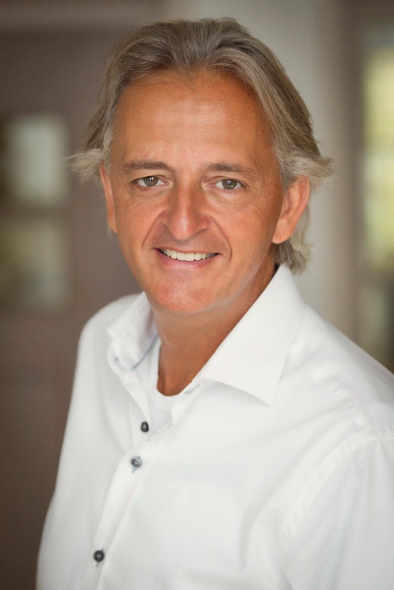 Over Ronald Smulders